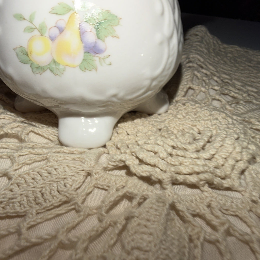 A vintage style porcelain sugar bowl and creamer set, collectible teaware.2