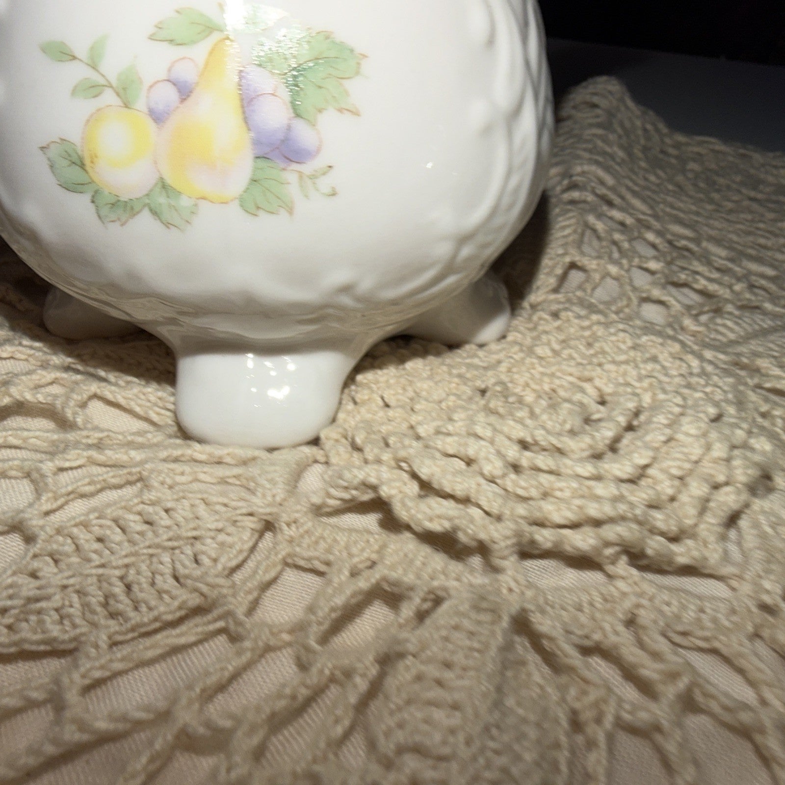 A vintage style porcelain sugar bowl and creamer set, collectible teaware.2