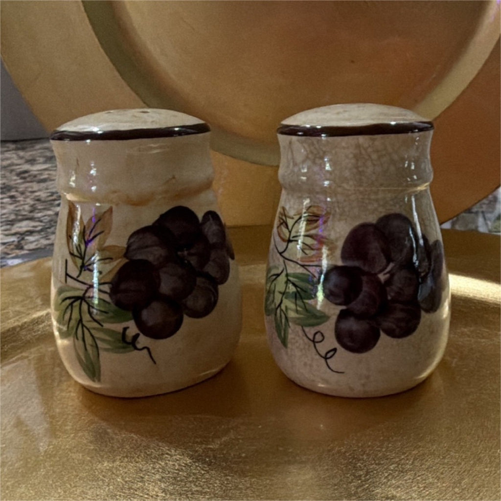 Alco Industries Inc Ceramic Grapes Pattern Salt & Pepper Shakers0