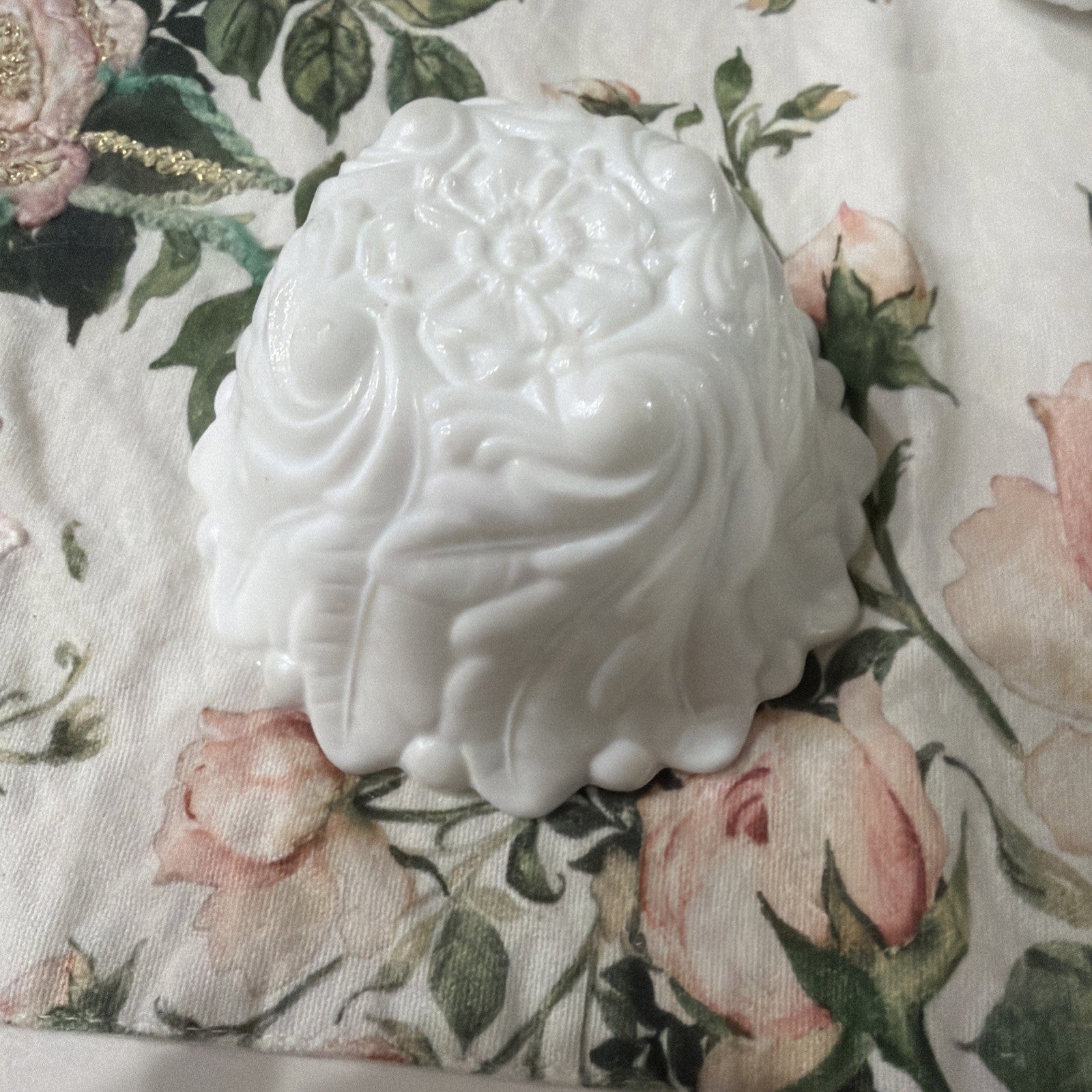 Set of Indiana Glass 'Wild Rose' Pattern Milk Glass Bowls. Excellent Condition1