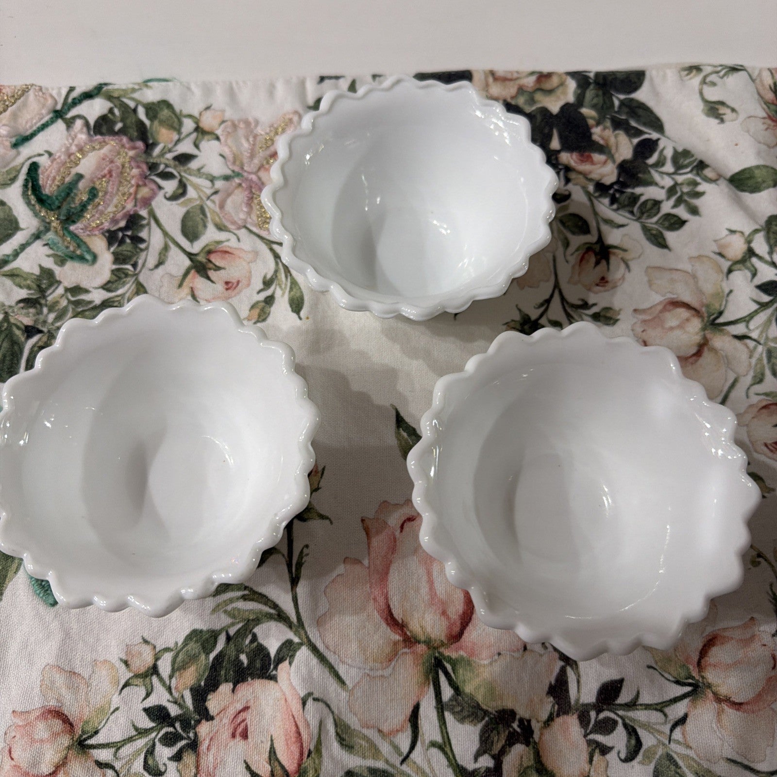 Set of Indiana Glass 'Wild Rose' Pattern Milk Glass Bowls. Excellent Condition2